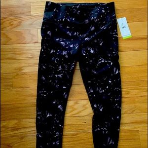 ATHLUX yoga pants. Medium. NWT.